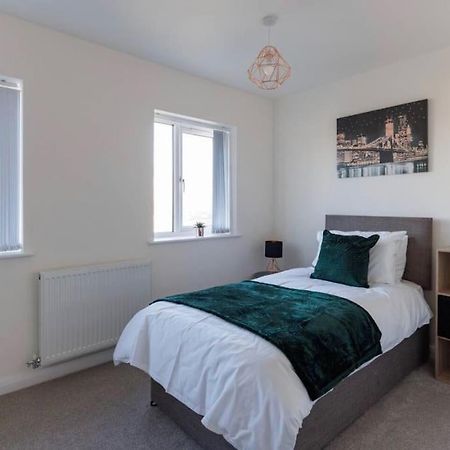 Luxury 3-Bedroom, 2-Bathroom Home Sleeps 7 People Liverpool Exterior photo