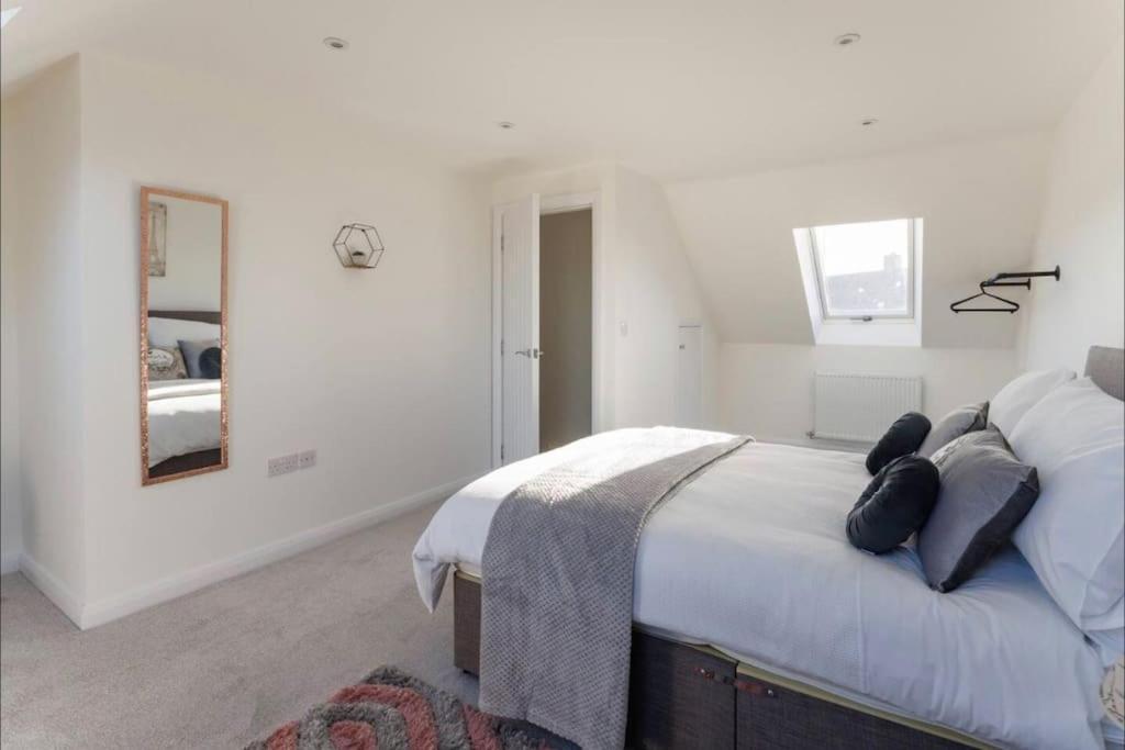 Luxury 3-Bedroom, 2-Bathroom Home Sleeps 7 People Liverpool Exterior photo